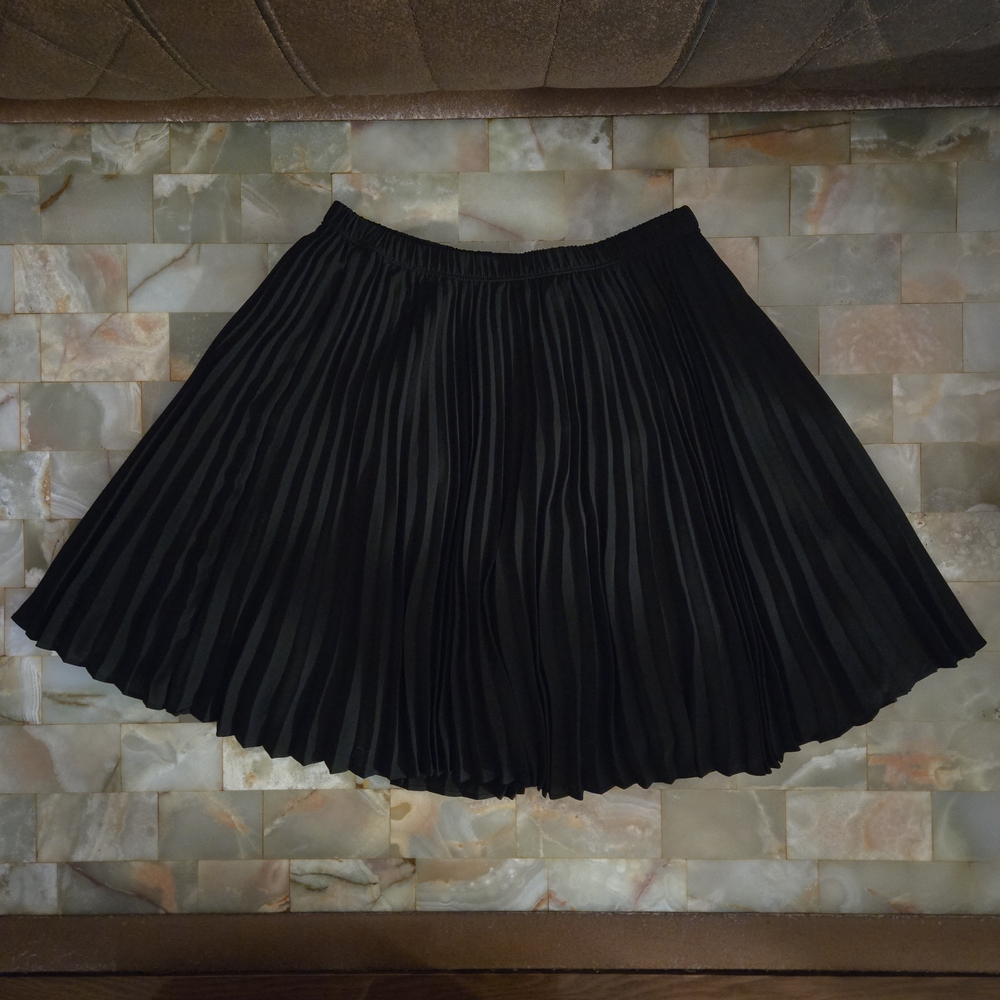 Banana Republic Black Pleated Skirt Elastic Waist Fully Lined Size 4 - Picture 2 of 6
